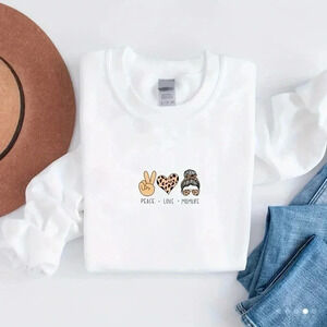 Handmade‎ Peace, love, momlife White sweater